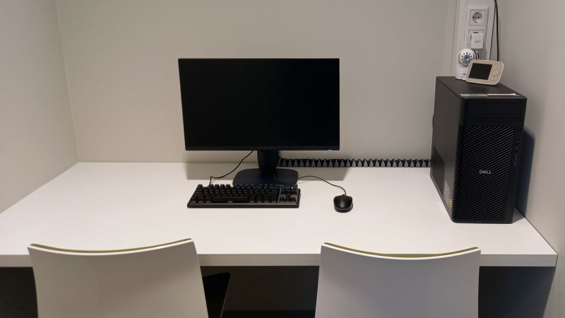 File:Mm cubicle.jpg